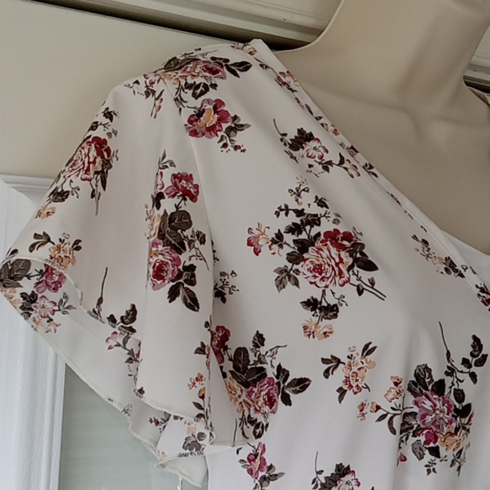 Shein curve Dress - Picture 2 of 8